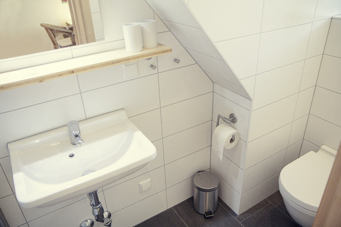 Bad im Zimmer im Haus Uferperle
